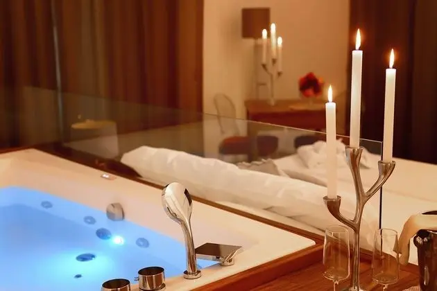 Luxury Süit, Jakuzi