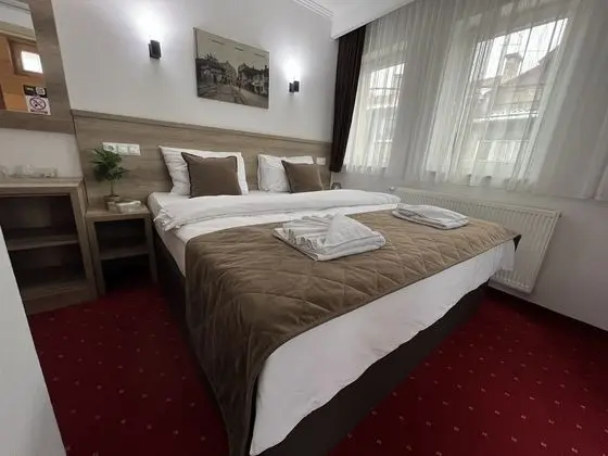 Deluxe Tek Büyük Yataklı Oda