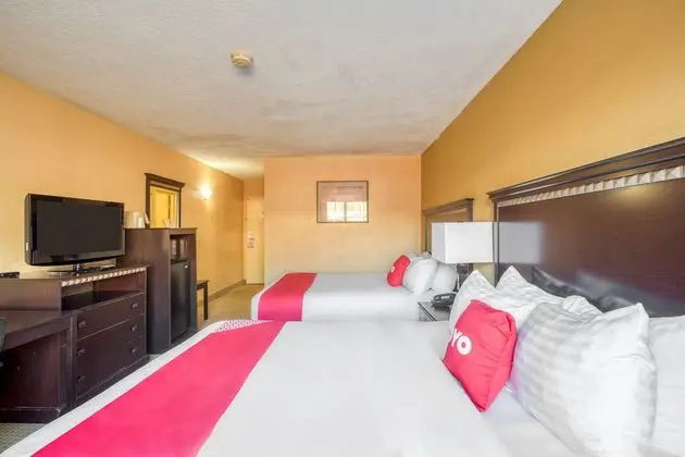 Oda Two Queen Beds