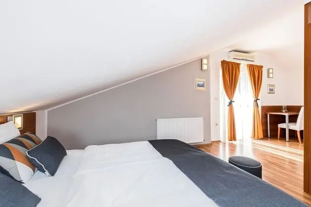 Deluxe Tek Büyük Yataklı Oda, Balkon, Deniz Manzaralı (201)