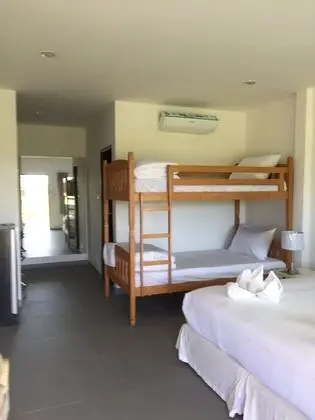 Deluxe Dört Kişilik Oda, Birden Çok Yatak, Bahçe Manzaralı, Zemin Kat