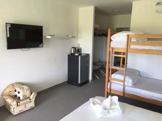Deluxe Dört Kişilik Oda, Birden Çok Yatak, Bahçe Manzaralı, Zemin Kat