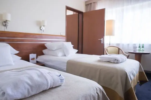 Business Tek Büyük Yataklı Oda