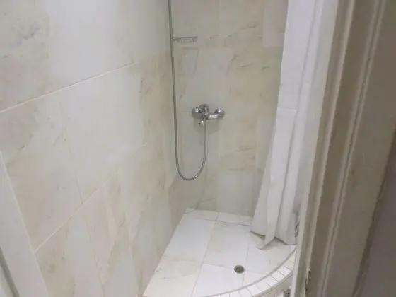 Üç Kişilik Oda