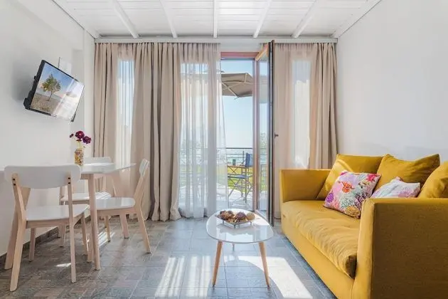 Üç Kişilik Oda, Deniz Manzaralı (Ammos)