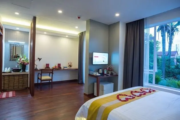 Deluxe Oda, Balkon, Havuz Manzaralı (Free Pickup)