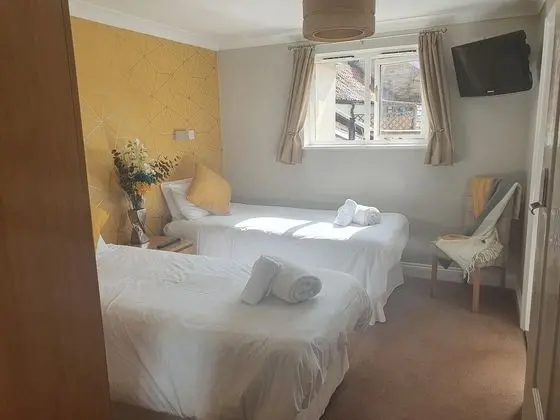 İki Ayrı Yataklı Oda, Banyolu/Duşlu