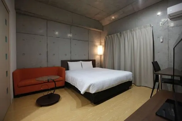 Comfort Oda, Sigara İçilmez (Comfort Queen, Main building)