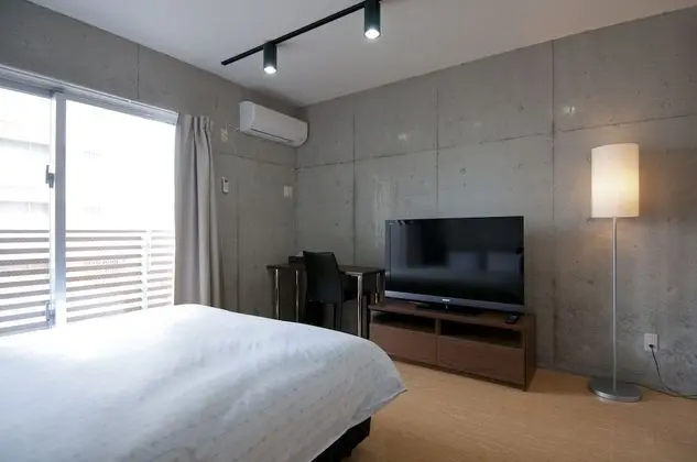 Comfort Oda, Sigara İçilmez (Comfort Queen, Main building)