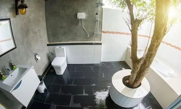 Deluxe With Bathtub