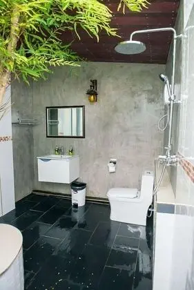 Deluxe With Bathtub