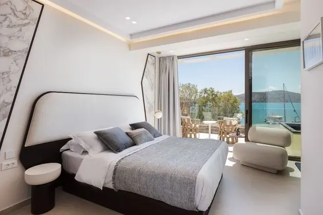 Superior Double Room with Sea View and Outdoor Jetted Tub