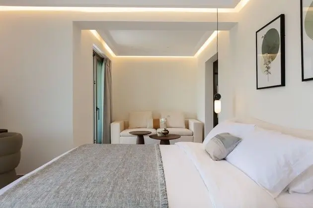 Superior Triple Room with Sea View and Outdoor Jetted Tub