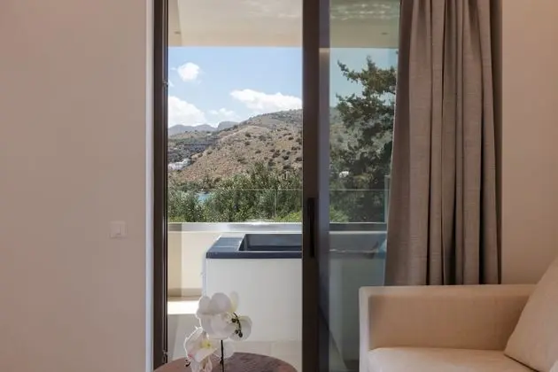 Superior Triple Room with Sea View and Outdoor Jetted Tub