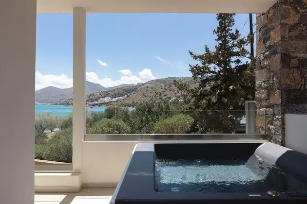 Superior Triple Room with Sea View and Outdoor Jetted Tub