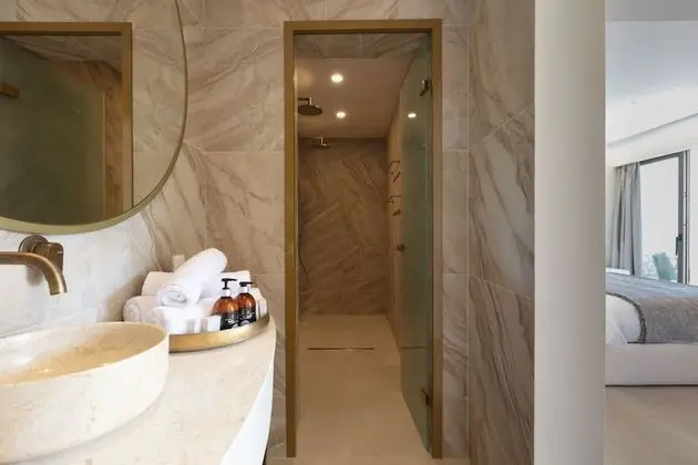 Superior Triple Room with Sea View and Outdoor Jetted Tub