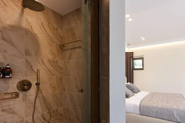 Superior Triple Room with Sea View and Outdoor Jetted Tub