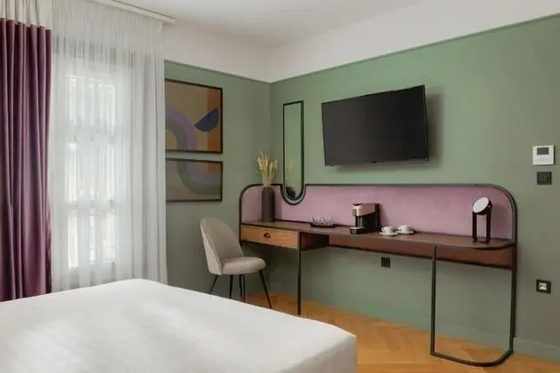 Deluxe Tek Büyük Yataklı Oda