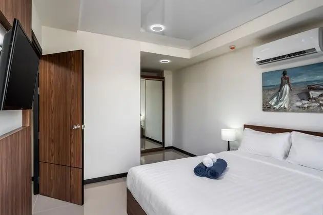 1 Bedroom Building View