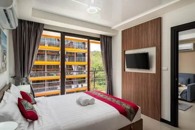 1 Bedroom Building View