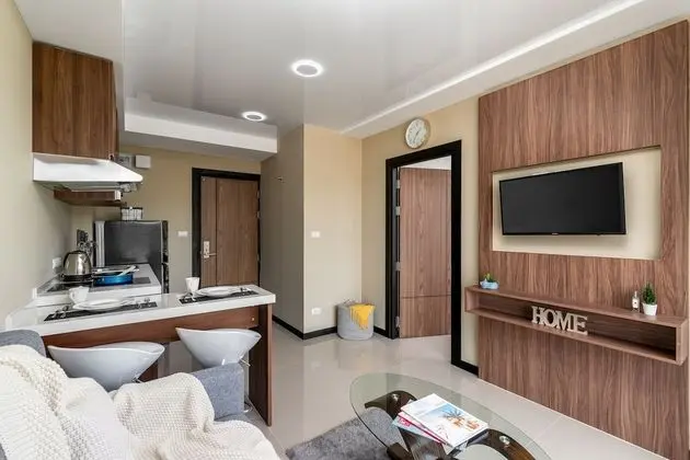 1 Bedroom Building View