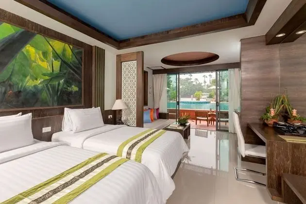 Grand Deluxe Pool Access