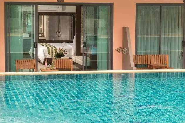 Grand Deluxe Pool Access