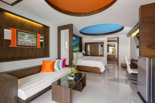 Grand Deluxe Pool Access