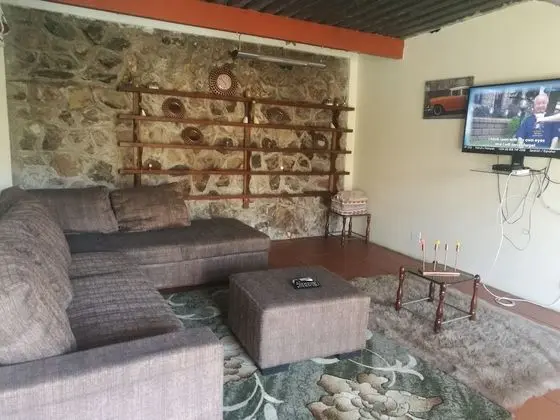 Kır Evi, Havuz Manzaralı, Bahçeli