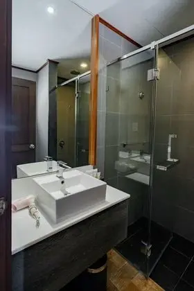 Deluxe Pool Access