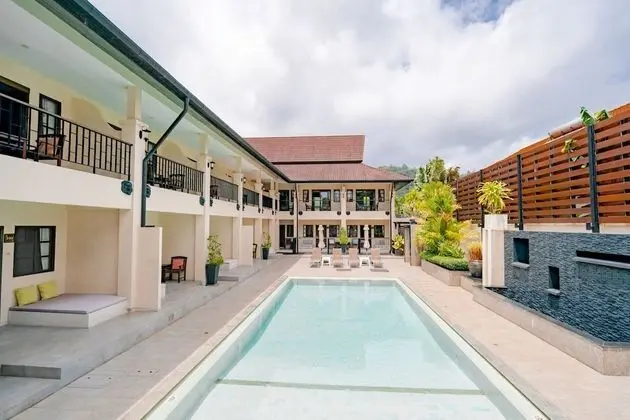 Deluxe Pool Access