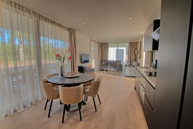 Luxury Oda