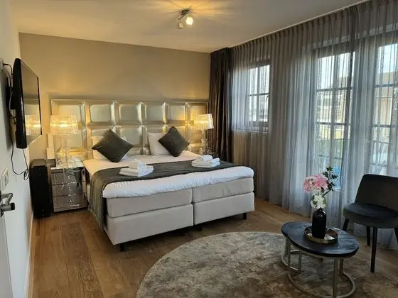 Deluxe Tek Büyük Yataklı Oda, Balkon, Göl Manzaralı