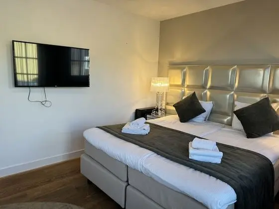 Deluxe Tek Büyük Yataklı Oda, Balkon, Göl Manzaralı