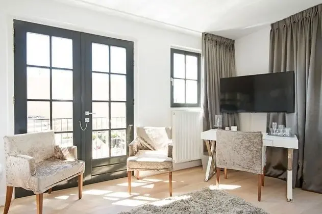 Deluxe Tek Büyük Yataklı Oda, Balkon, Göl Manzaralı