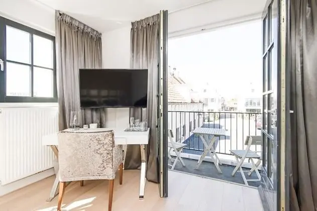 Deluxe Tek Büyük Yataklı Oda, Balkon, Göl Manzaralı