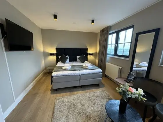 Stüdyo, 1 En Büyük (King) Boy Yatak ve Çekyat, Küçük Mutfak, Göl Manzaralı