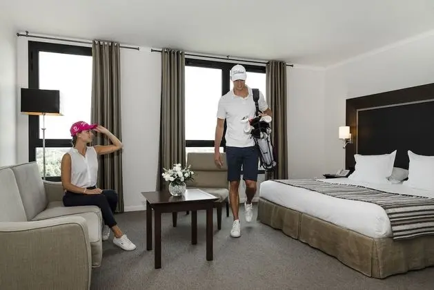 Junior Süit, 1 En Büyük (King) Boy Yatak, Golf Manzaralı