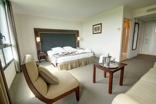 Junior Süit, 1 En Büyük (King) Boy Yatak, Golf Manzaralı