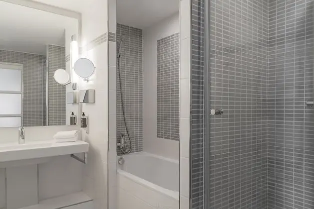 Junior Süit, 1 En Büyük (King) Boy Yatak, Golf Manzaralı