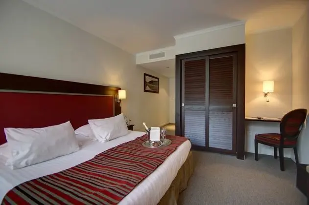 Luxury Oda, 1 En Büyük (King) Boy Yatak, Golf Manzaralı