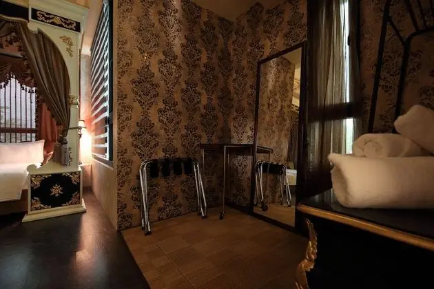 Deluxe Dört Kişilik Oda, 1 En Büyük (King) Boy Yatak ve Çekyat, Küvet, Bahçe Manzaralı
