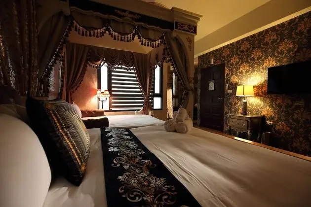 Deluxe Dört Kişilik Oda, 1 En Büyük (King) Boy Yatak ve Çekyat, Küvet, Bahçe Manzaralı