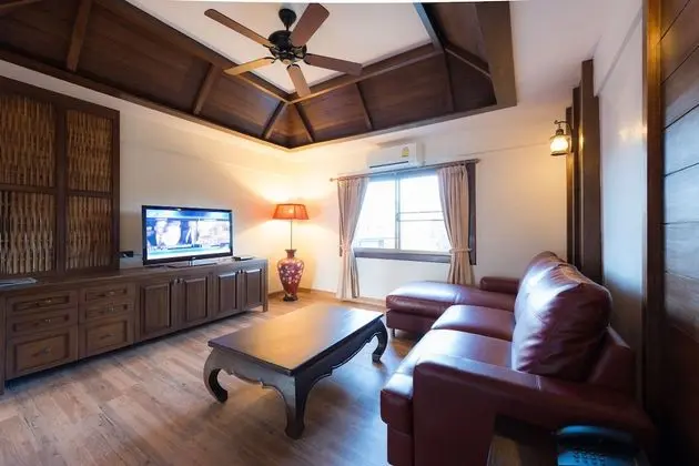 Suite King Size Bed