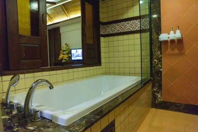 Suite King Size Bed