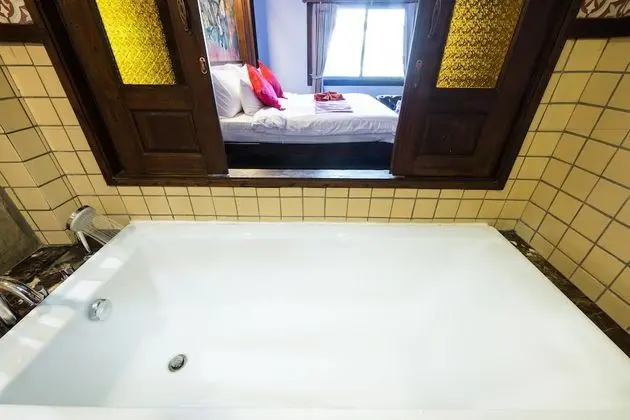 Suite King Size Bed