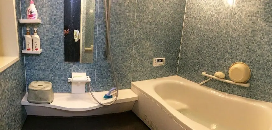 Design Tek Büyük Yataklı Oda, Ortak Banyo