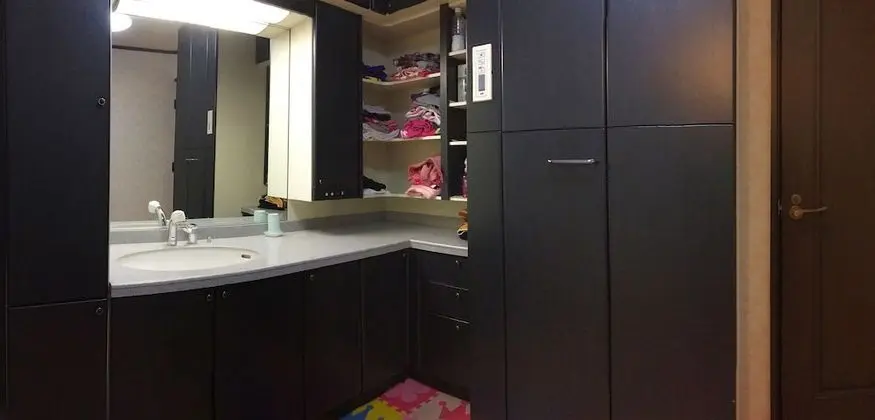 Design Tek Büyük Yataklı Oda, Ortak Banyo