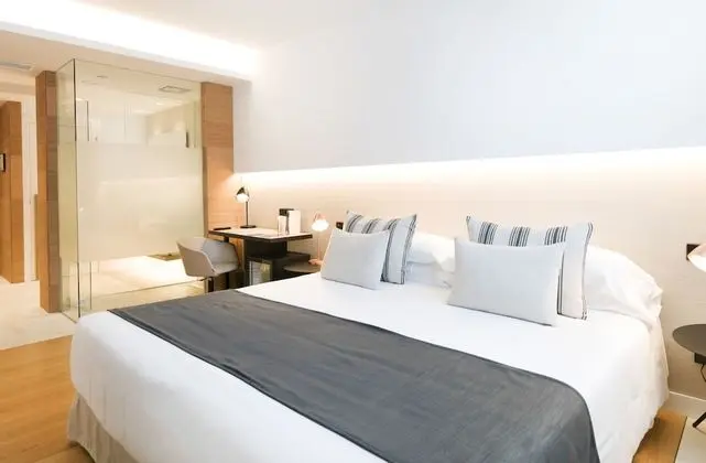 Tek Büyük veya İki Ayrı Yataklı Oda, Balkon