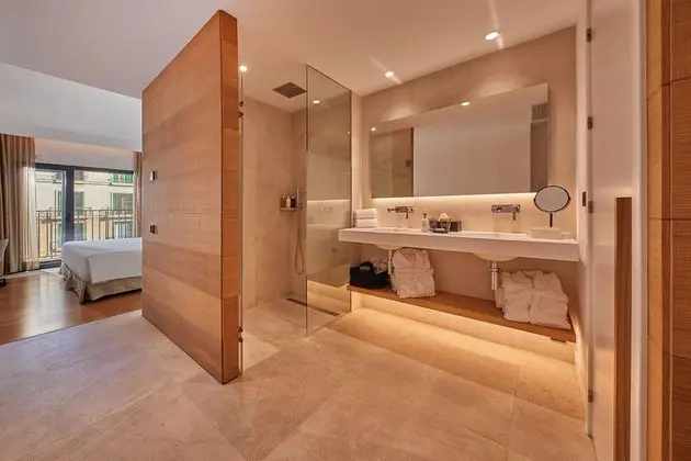 Tek Büyük veya İki Ayrı Yataklı Oda, Balkon